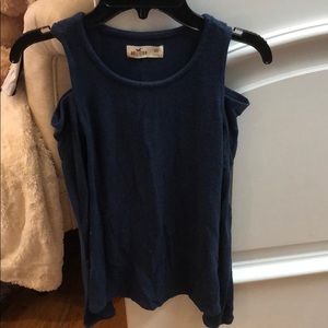Tight long sleeve that has open shoulders